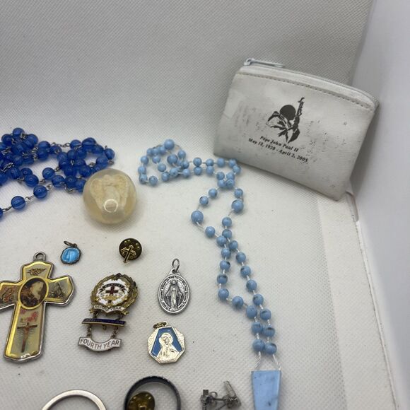 Vintage Rosaries, Crosses, Rings, Token, Key Chain, Pins, Bracelet Religious Lot - Picture 4 of 13